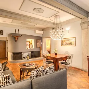 Governo Vecchio Apartment Rome